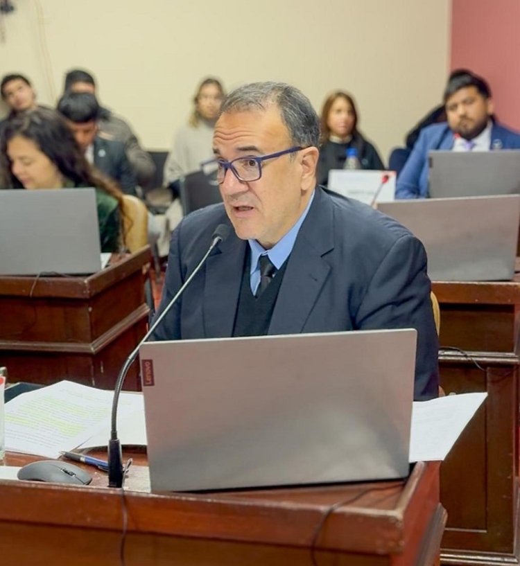 Gustavo Mart&iacute;nez impulsa prueba piloto de taxis compartido para Campo Verde