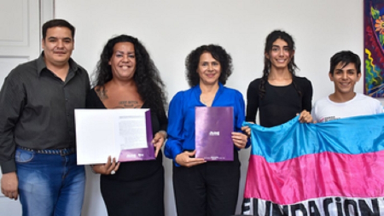 Convenio marco de colaboraci&oacute;n entre el Consejo Provincial de Mujeres y la Fundaci&oacute;n "Damas de Hierro"