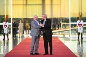 Fern&aacute;ndez dialoga con Lula sobre inversiones y el fortalecimiento de reservas