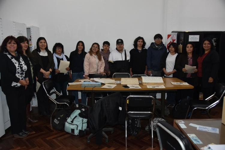Alumnos del Colegio Cristo Rey visitaron el Archivo Hist&oacute;rico de la Legislatura de Jujuy