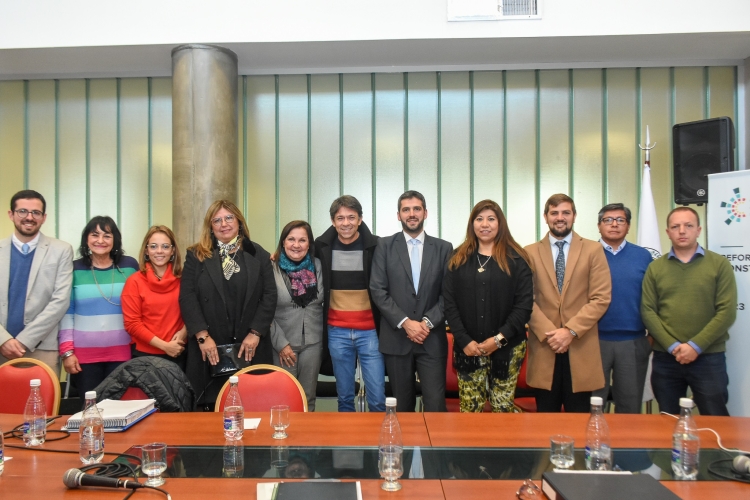 La Comisi&oacute;n de Poder Ejecutivo y Legislativo debati&oacute; sobre la creaci&oacute;n de la Defensor&iacute;a de los Derechos del Ni&ntilde;o, Ni&ntilde;a y Adolescentes