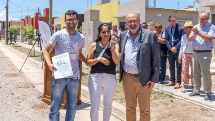 M&aacute;s familias recibieron sus viviendas del programa provincial que se ejecuta con fondos propios