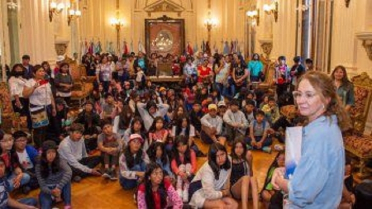 Estudiantes del interior disfrutan de sus vacaciones y conocen la capital