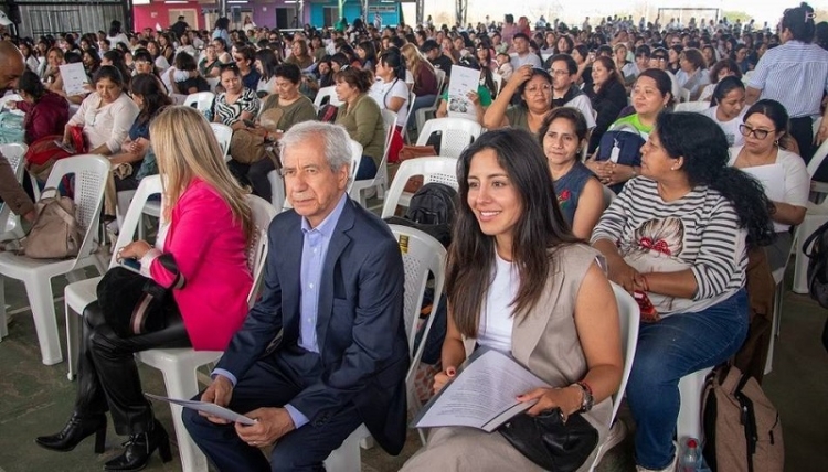 "Vamos  por trabajo y producci&oacute;n".