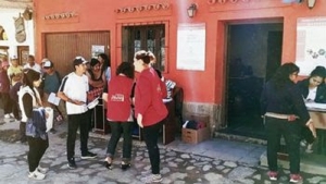 Sikuris que peregrinan a Punta Corral reciben ayuda oficial