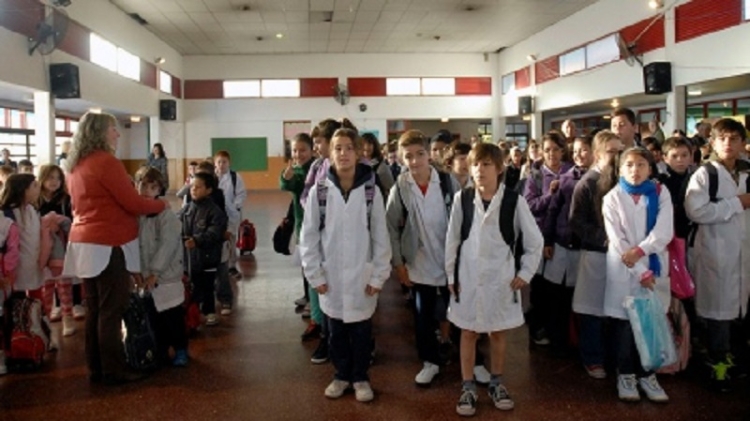 Empiezan las clases esta semana, pero sigue el conflicto salarial en 7 provincias