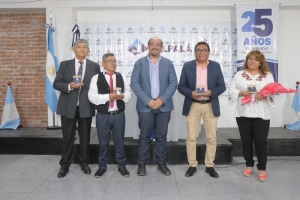 El intendente reconoci&oacute; los a&ntilde;os de servicio y trayectoria de agentes municipales