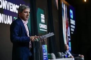 Caputo confirm&oacute; que desde septiembre baja 10 puntos el impuesto PA&Iacute;S
