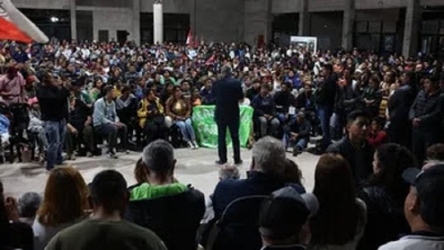 Morales: "Estos decretos de adjudicaci&oacute;n certifican y garantizan la tenencia de sus hogares"