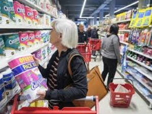 La inflaci&oacute;n desaceler&oacute; al 4% en julio pero no logr&oacute; perforar el piso que esperaba el Gobierno
