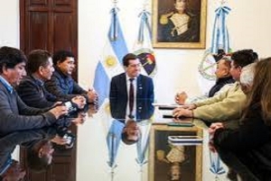 Carlos Sadir recibi&oacute; a representantes de UATRE de la regi&oacute;n de los Valles