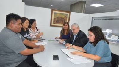 Acuerdan etapa de transici&oacute;n para la Escuela de Idiomas