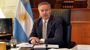 Sol&aacute; se reuni&oacute; con el embajador de Cuba para analizar proyectos de vacunas