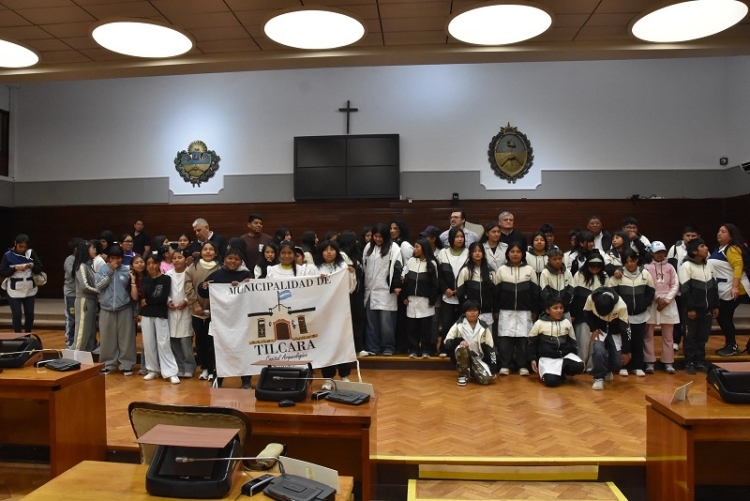 La Escuela N&deg; 7 "Domingo Faustino Sarmiento" de Tilcara visit&oacute; la Legislatura de Jujuy