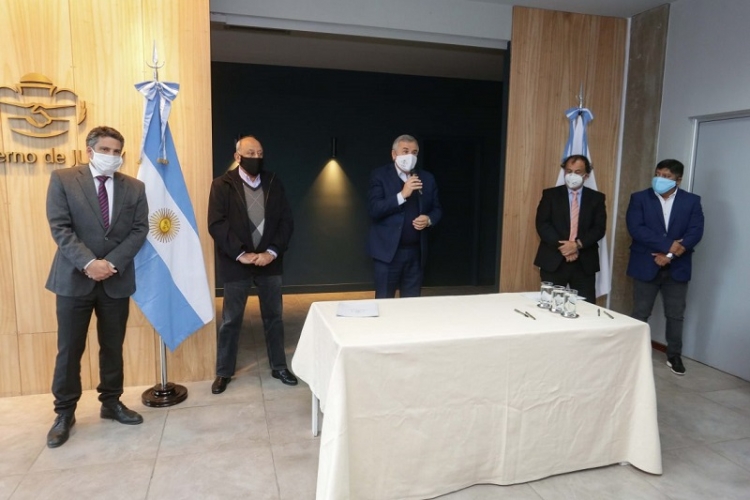 Congelan tarifas de servicios de telefon&iacute;a fija, cable e internet hasta el 31 de agosto