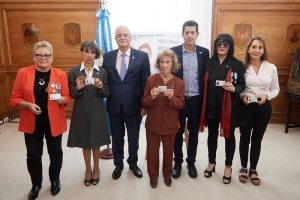 Taiana y de Pedro presentaron el nuevo dise&ntilde;o del DNI para h&eacute;roes y hero&iacute;nas de Malvinas