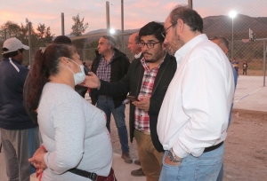 Carahunco ya disfruta  de un moderno play&oacute;n multideportivo con gimnasio y caminer&iacute;as