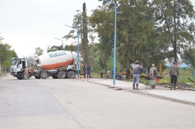 Con fondos propios el municipio contin&uacute;a con el avance de la pavimentaci&oacute;n de la calle &aacute;frica