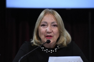 Senadora Giacoppo present&oacute; proyecto para garantizar la continuidad de tratamientos en ejecuci&oacute;n