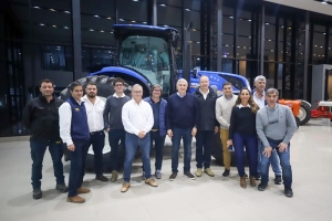 Morales visit&oacute; el complejo empresarial &Ntilde;ire