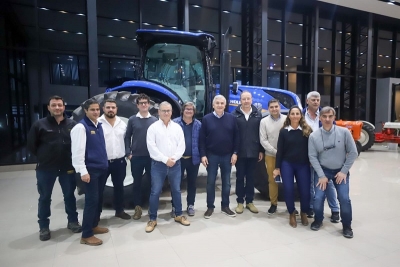 Morales visit&oacute; el complejo empresarial &Ntilde;ire