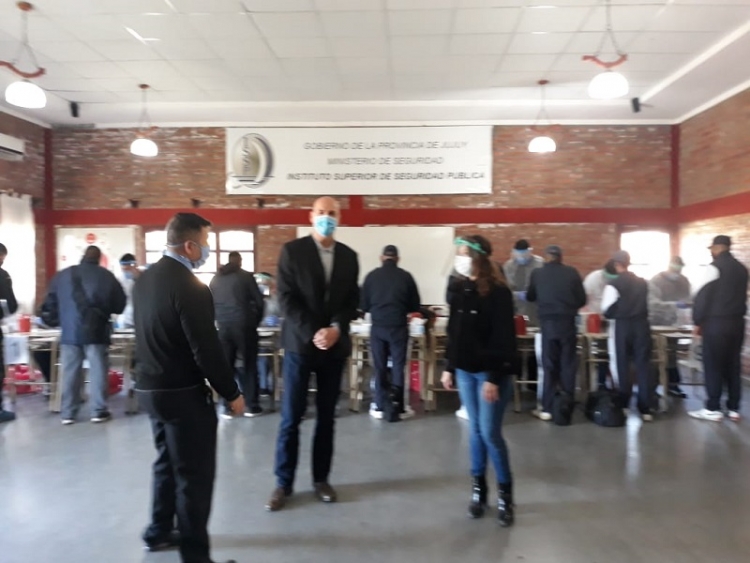 Contin&uacute;an los testeos a polic&iacute;as y alumnos del Instituto de Seguridad