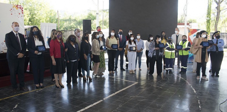 Entregaron reconocimientos a mujeres de distintas instituciones