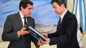El gobernador Carlos Sadir recibi&oacute; al embajador de Jap&oacute;n en Argentina