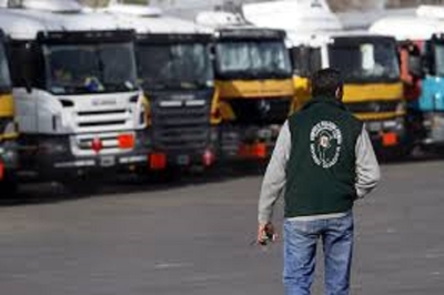 Camioneros cerr&oacute; un acuerdo de incremento salarial en etapas hasta febrero del 2026