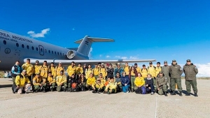 Suman treinta brigadistas a combatir los incendios en Tierra del Fuego