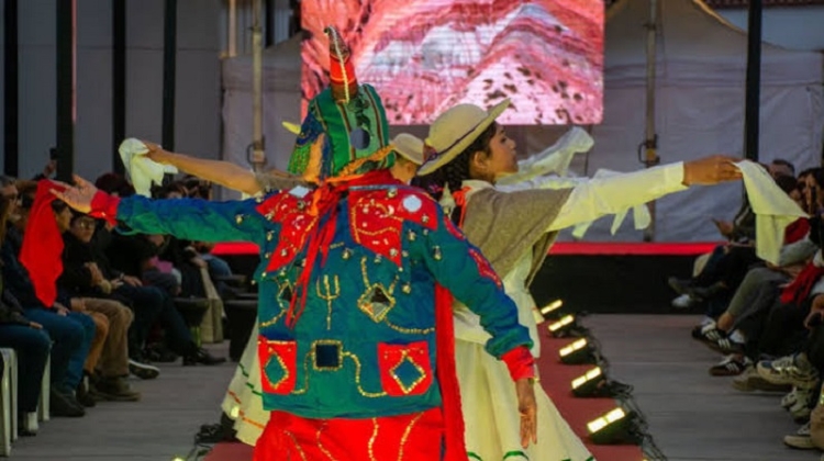 "Vistiendo Ra&iacute;ces": propuesta con talento, identidad y creatividad de dise&ntilde;os textiles Origen Jujuy
