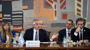 Fern&aacute;ndez dijo que Sudam&eacute;rica debe enfrentar unida la nueva dimensi&oacute;n de la globalizaci&oacute;n