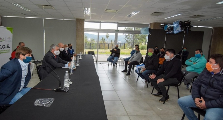Reuni&oacute;n entre el gobierno y empresas transportistas