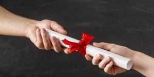 Educaci&oacute;n legaliza T&iacute;tulos para la entrega