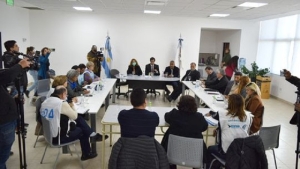 Gobierno Provincial ofreci&oacute; 200 mil pesos de piso salarial a los docentes