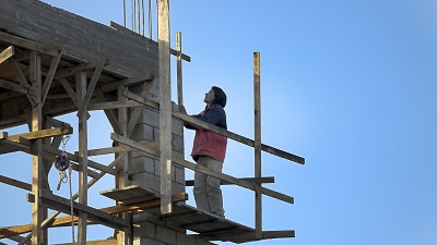 La actividad industrial subi&oacute; 1,6% en febrero y la construcci&oacute;n 22,7% interanual