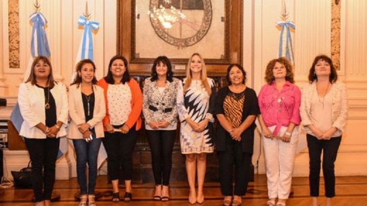 Tulia Snopek entreg&oacute; reconocimiento a mujeres solidarias juje&ntilde;as