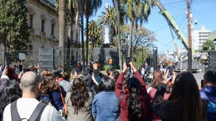 Traslado de esculturas al Centro Cultural Lola Mora