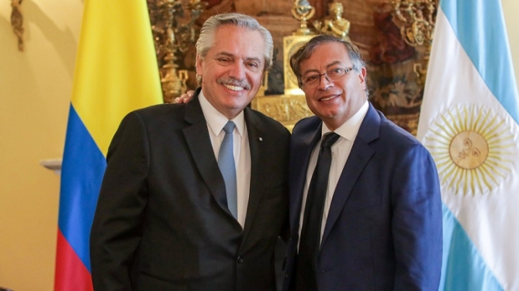 Fern&aacute;ndez llam&oacute; a fortalecer "la integraci&oacute;n latinoamericana" durante la asunci&oacute;n de Petro