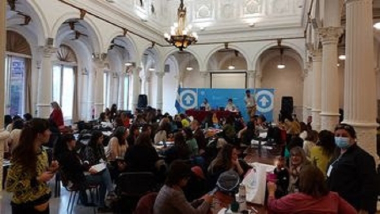 Educaci&oacute;n presente en la selecci&oacute;n de libros del programa "Libros para aprender"