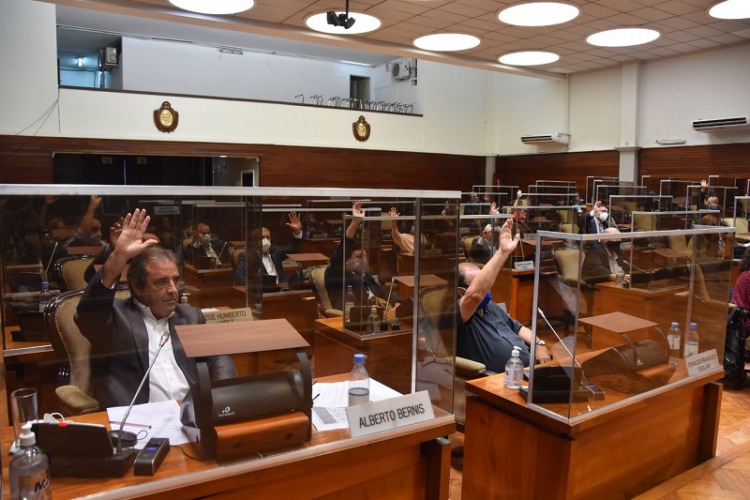 La legislatura convirti&oacute; en ley la publicaci&oacute;n de la n&oacute;mina de vacunados contra el covid-19