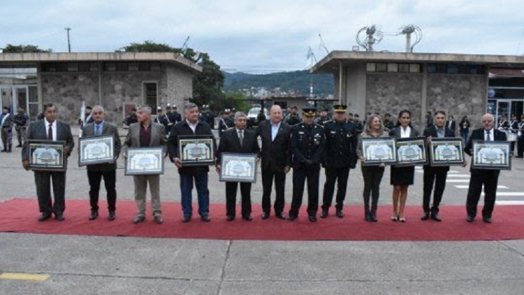 Reconocimiento por 30 a&ntilde;os de servicio al personal policial