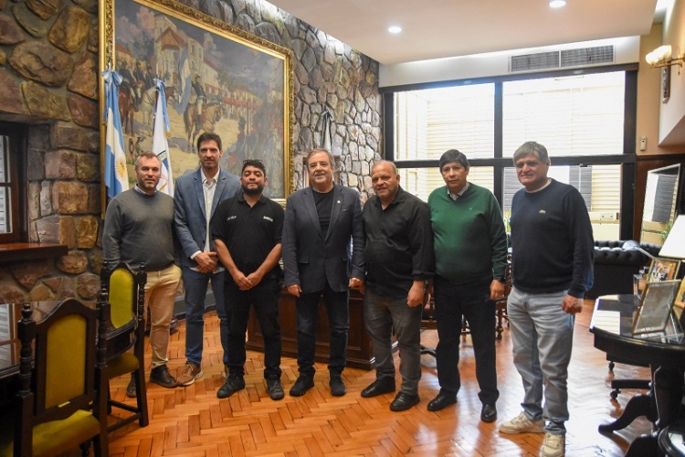 Bernis recibi&oacute; al secretario de Trabajo y al dirigente nacional del SOEME