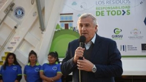 Santa Clara: Morales entreg&oacute; un cami&oacute;n compactador de residuos