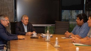 El Gobernador dialog&oacute; con los representantes de los sindicatos azucareros de La Esperanza y Ledesma