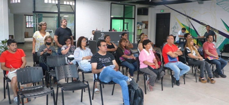 El municipio capacita a puesteros del Mercado &ldquo;6 de Agosto&rdquo;