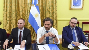 El Gobierno se re&uacute;ne con sindicalistas y empresarios para poner en marcha el pacto social