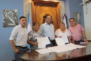 El intendente Rivarola anunci&oacute; la pavimentaci&oacute;n total en las tipas