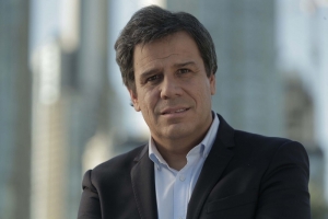 Manes pidi&oacute; debatir el futuro y dijo que no responder&aacute; agresiones personales