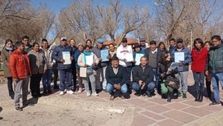 Lotes fiscales habitados, regularizados: entrega de escrituras en Abra Pampa